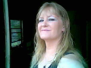 Glitterface68